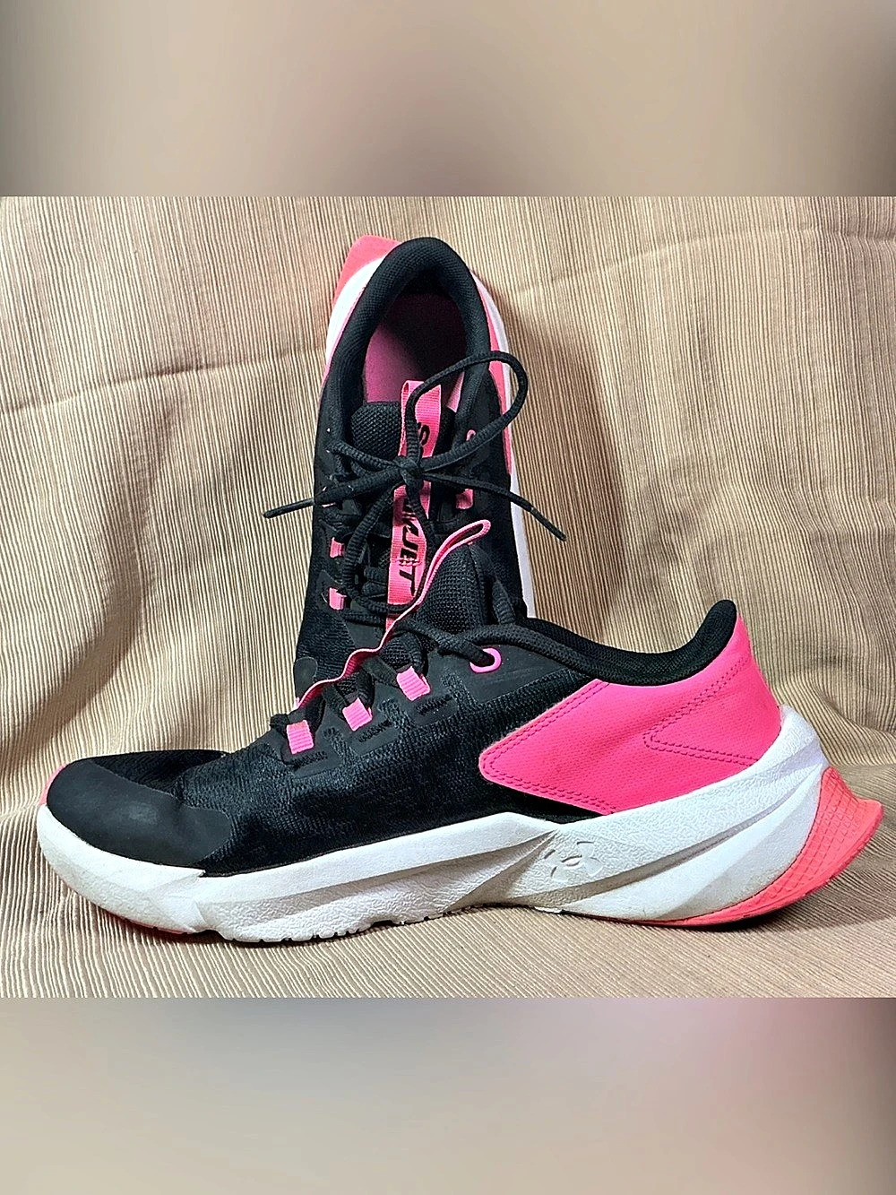 Under armor Black & Pink Athletic Shoes